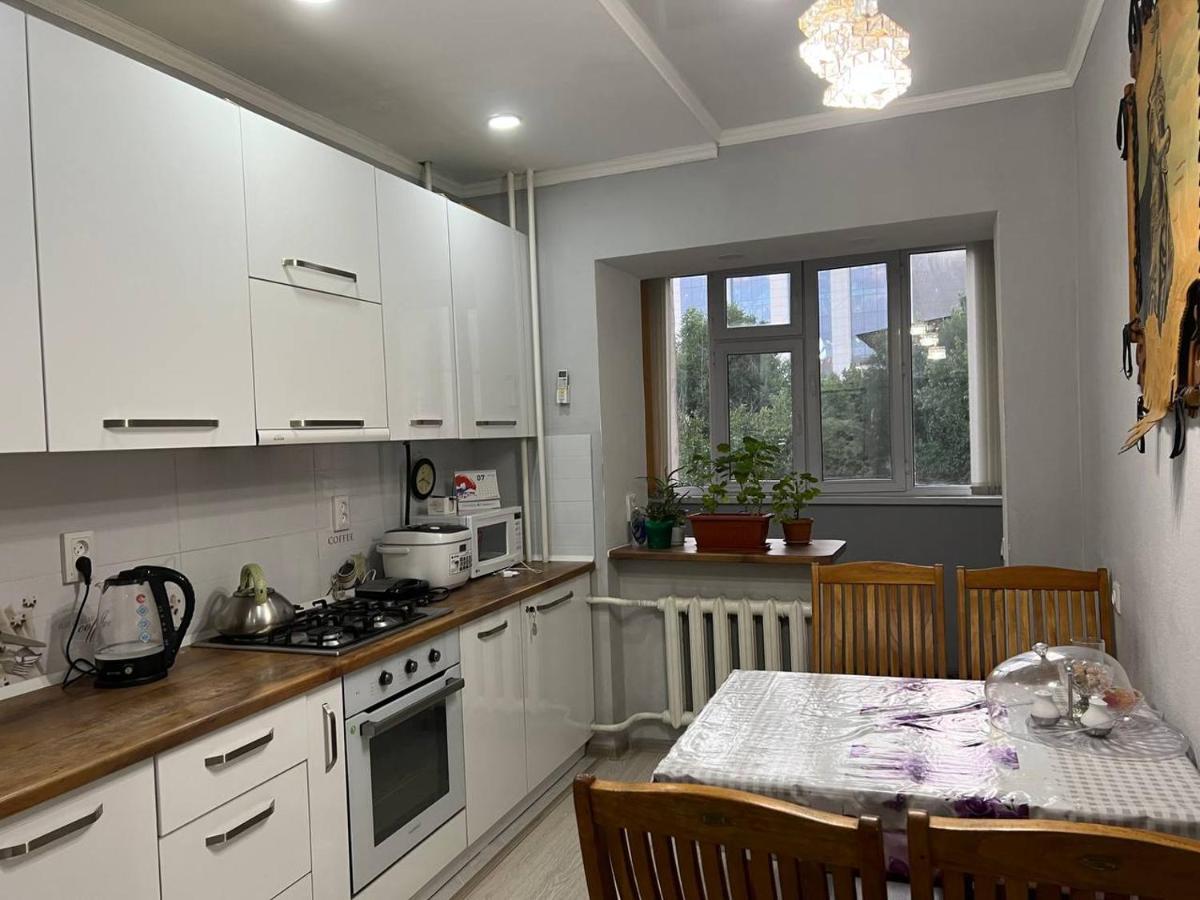 Downtown Homestay Bishkek Exterior foto